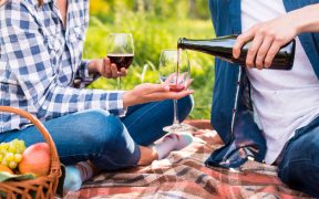 4 planes imprescindibles para parejas amantes del vino